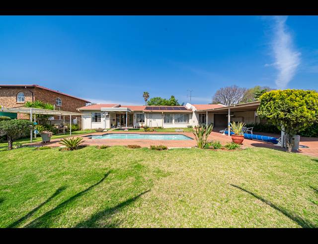 4 BEDROOM FREESTANDING FOR SALE IN DALPARK EXT 11